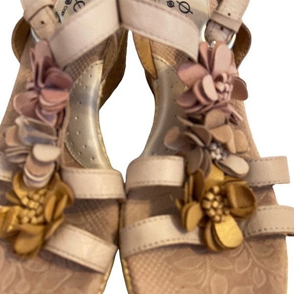 B.O.C. Born Concepts Leather Wedge Sandals - Picture 3 of 7